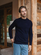 Marineblauer Wollpullover mit Rundhalsausschnitt