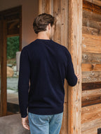 Marineblauer Wollpullover mit Rundhalsausschnitt