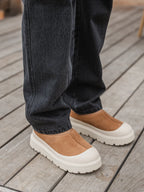 Verwaschene schwarze Jeans