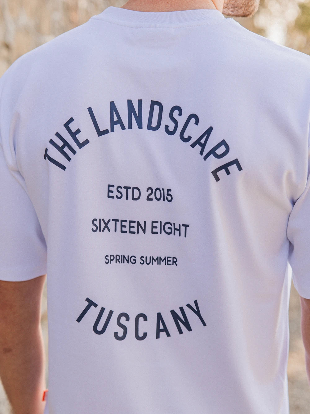 Weißes Oversize T-Shirt mit Landschaftsmotiv