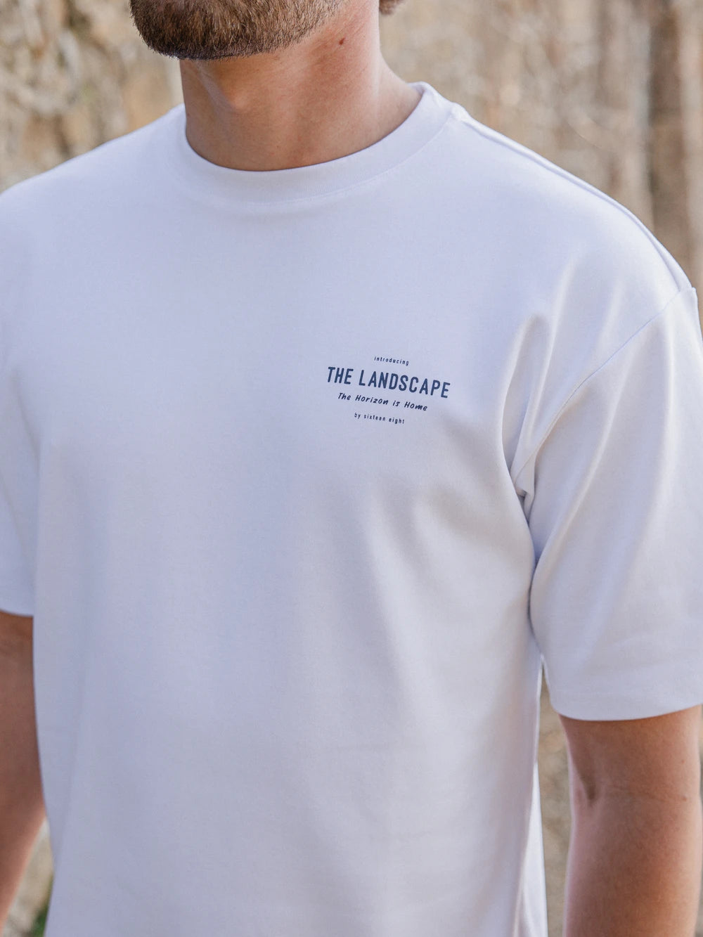 Weißes Oversize T-Shirt mit Landschaftsmotiv