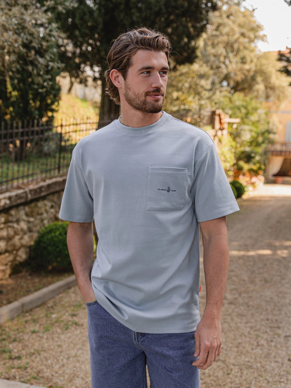 Hellblaues Oversized T-Shirt mit Taschendruck