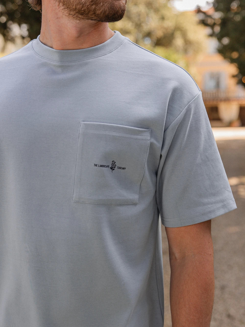 Hellblaues Oversized T-Shirt mit Taschendruck