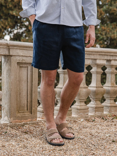 Marineblaue Leinen-Shorts