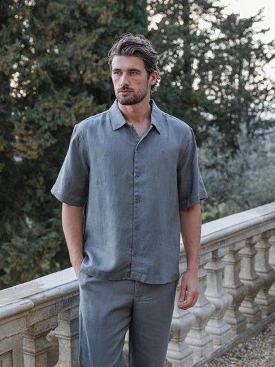 Graues Leinen-Poloshirt