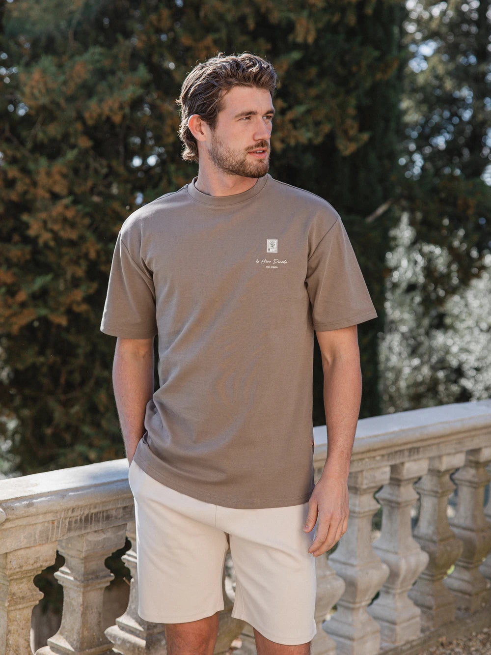 Übergroßes T-Shirt mit braunem Stempel