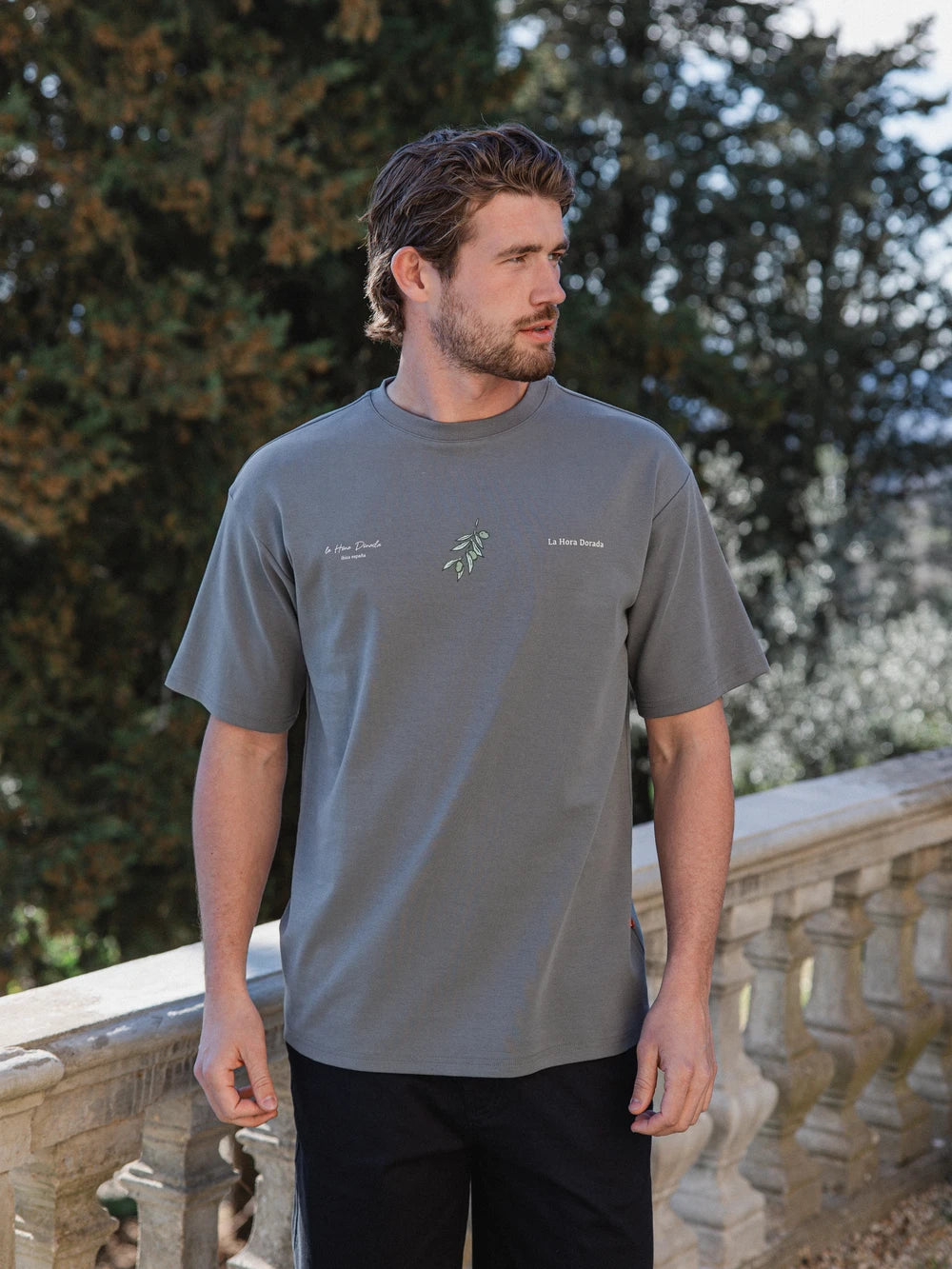 Graues olivgrünes Oversize-T-Shirt