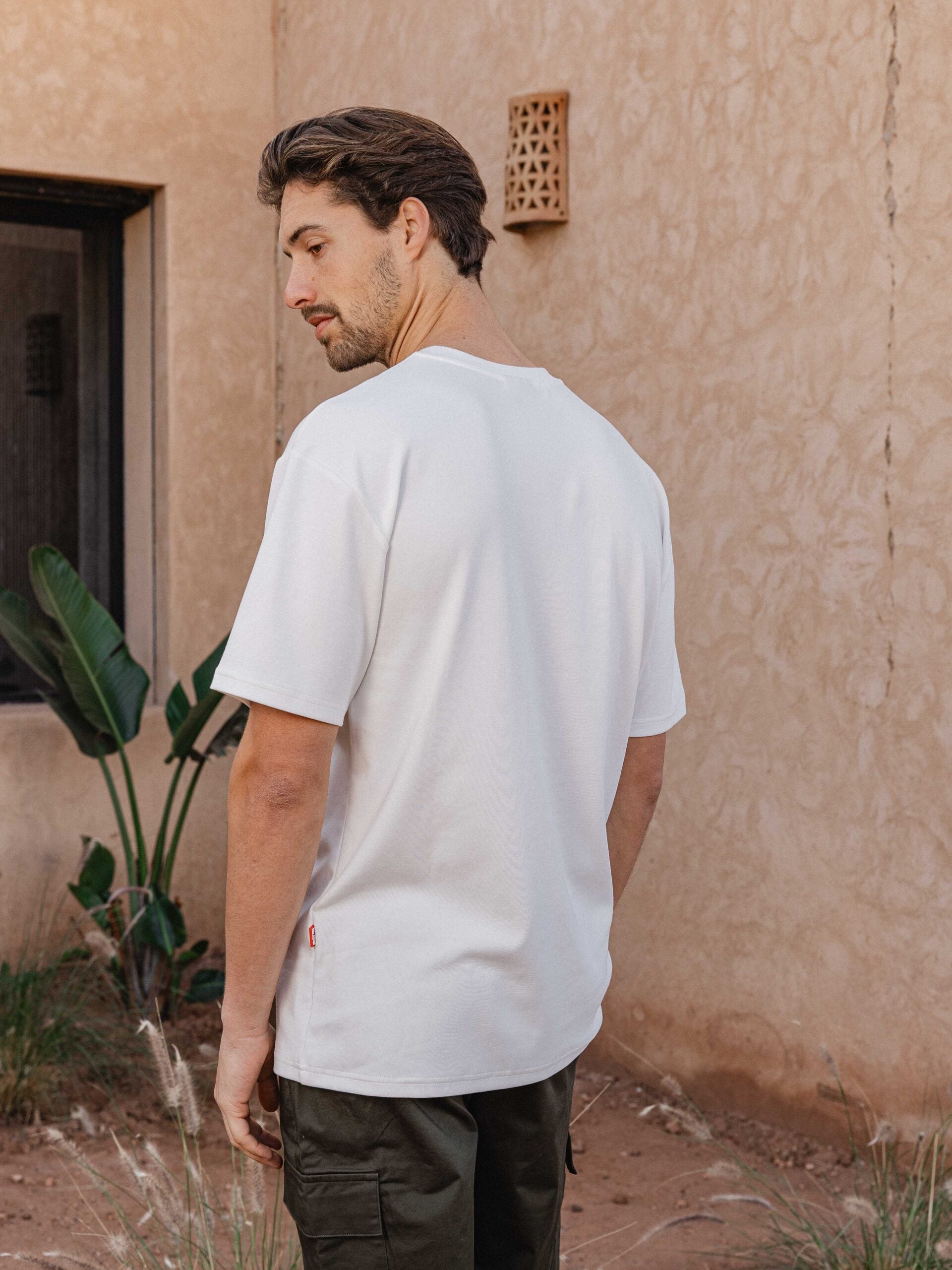 Weißes, kreatives Oversize-T-Shirt