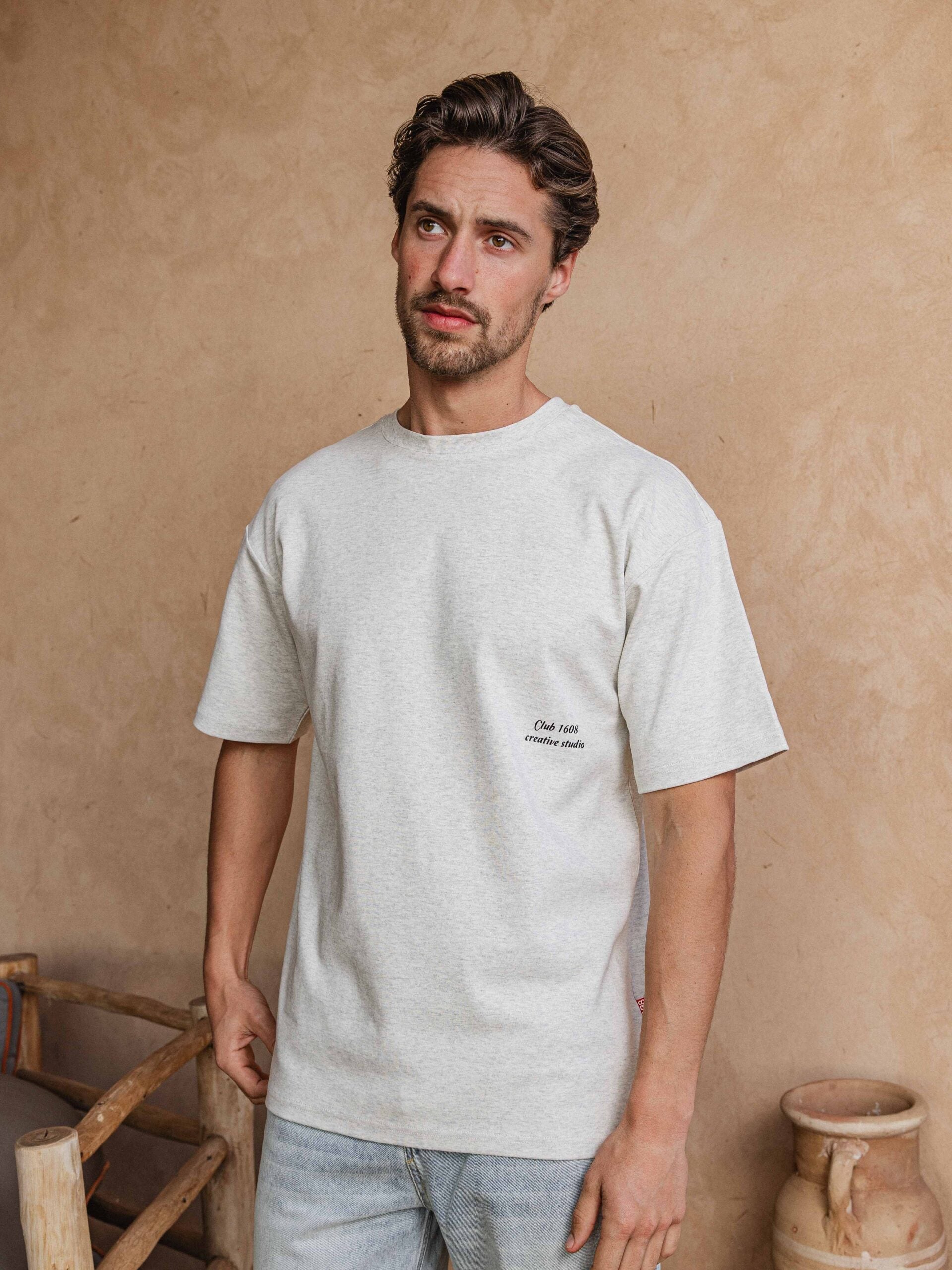 Warmgraues Oversized-T-Shirt mit Text