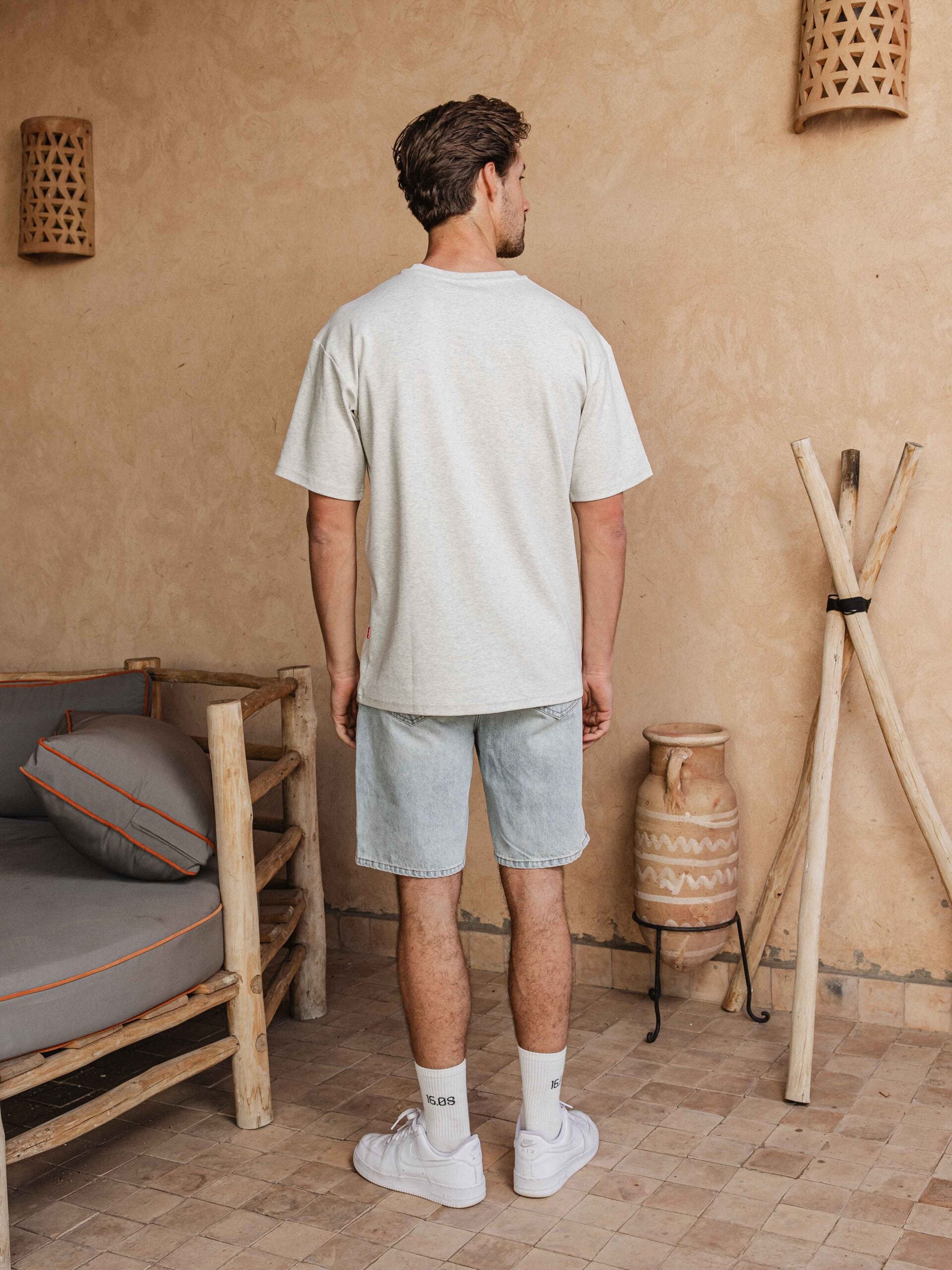 Warmgraues Oversized-T-Shirt mit Text