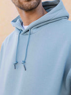 Hellblauer kastenförmiger Hoodie