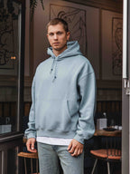 Hellblauer kastenförmiger Hoodie