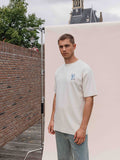 Muster eines cremefarbenen, übergroßen T-Shirts mit Hummermotiv auf der Vorderseite