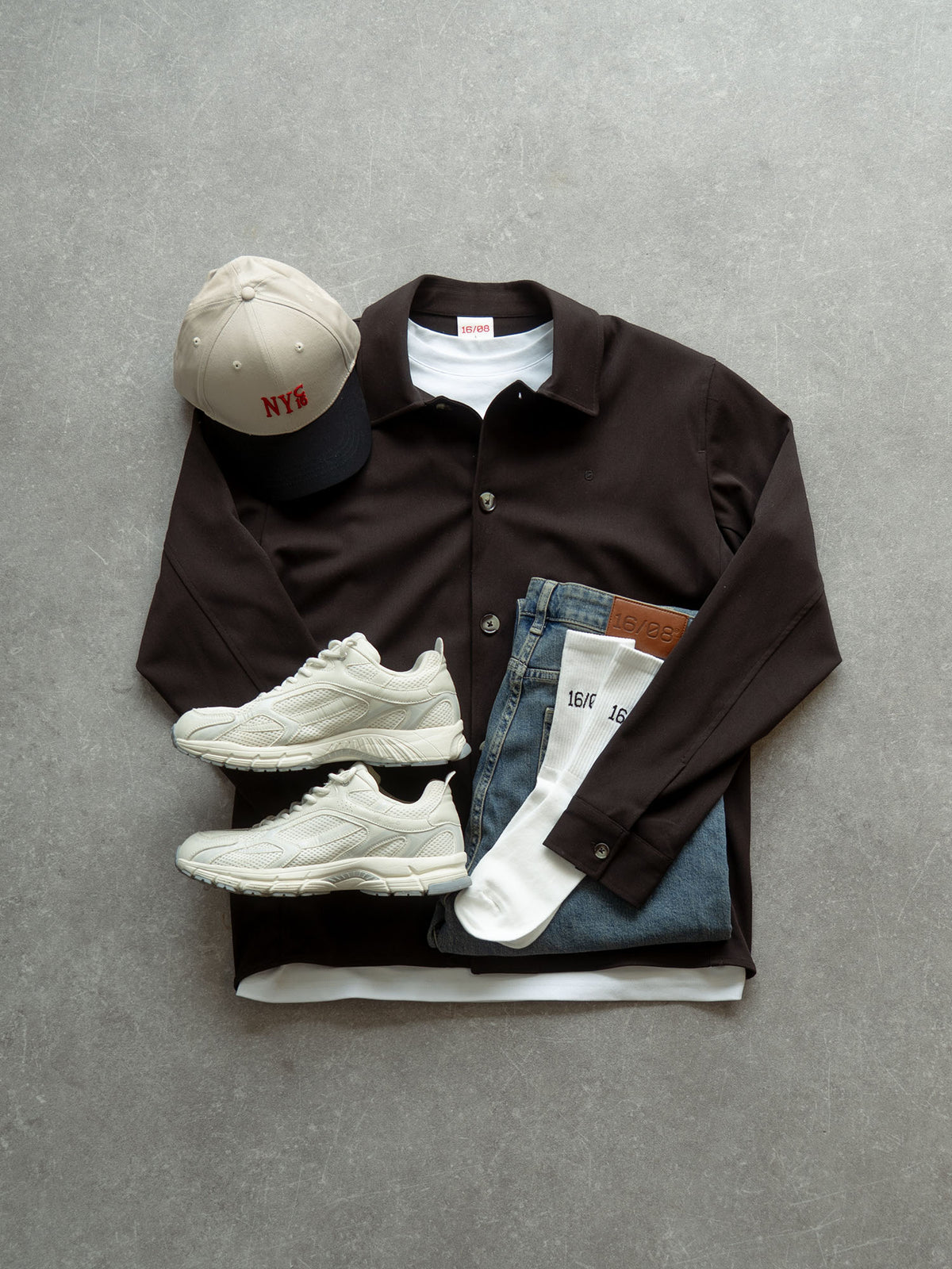 Dunkelbraunes NY Outfit
