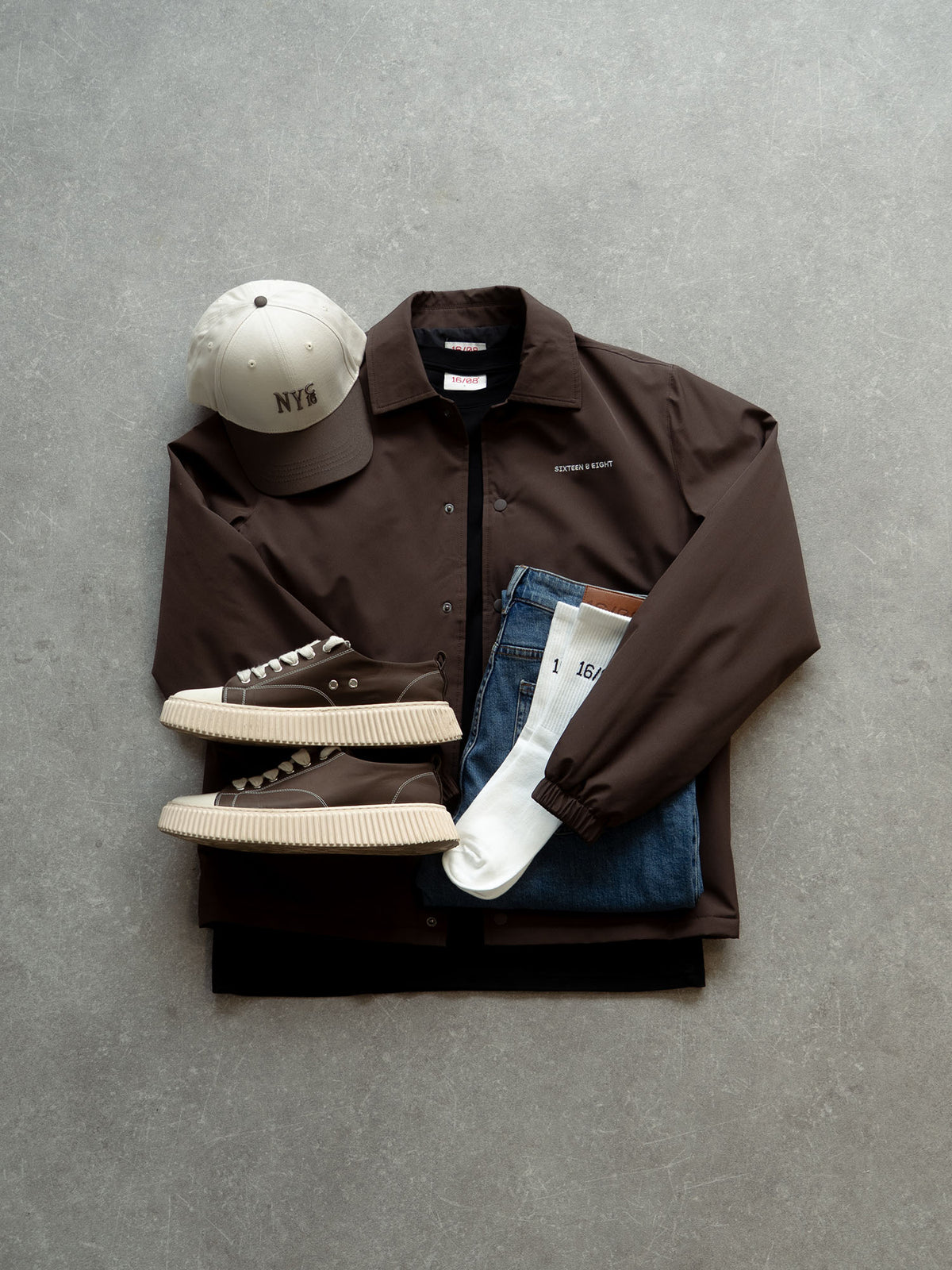 Bequemes braunes NY Outfit