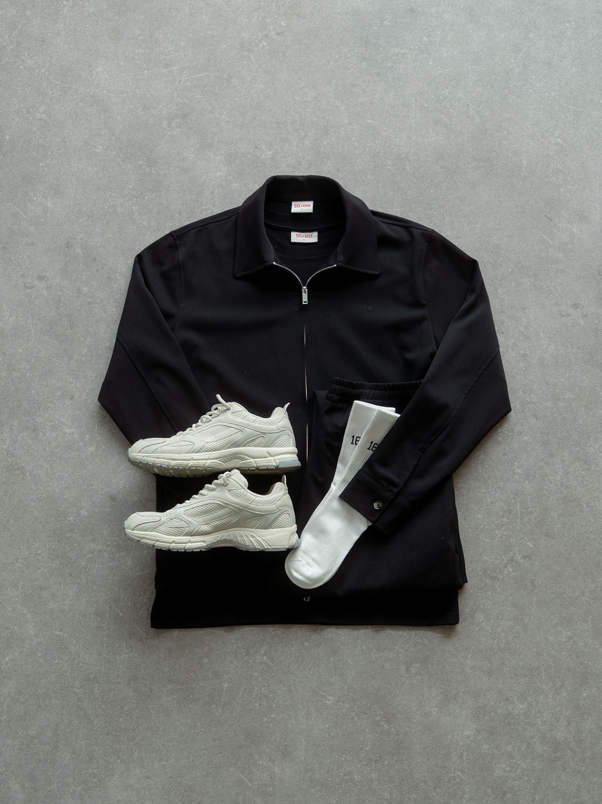 Schwarzes klassisches Outfit
