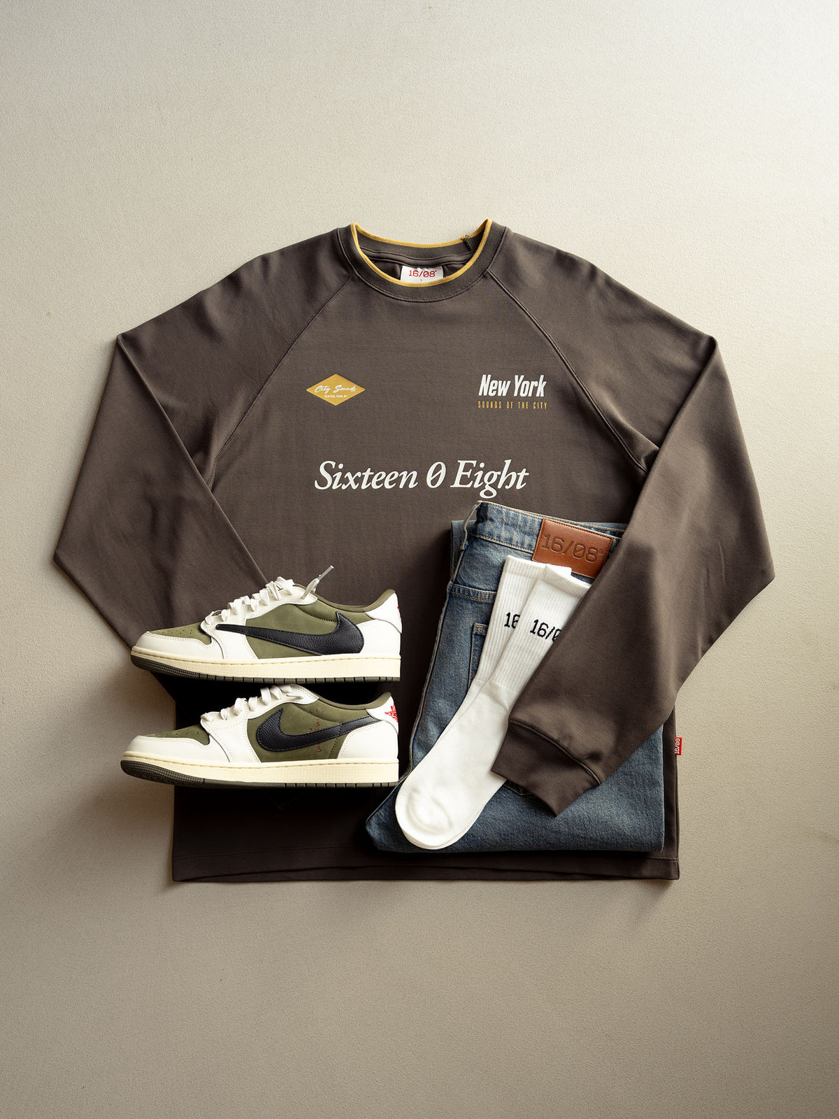 Braunes Oversize-Grafik-Outfit