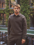 Donkerbruine polo-trui met knopen