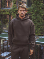 Dunkelbrauner Oversize-Kapuzenpullover