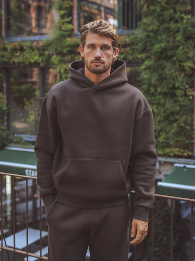 Dunkelbrauner Oversize-Kapuzenpullover