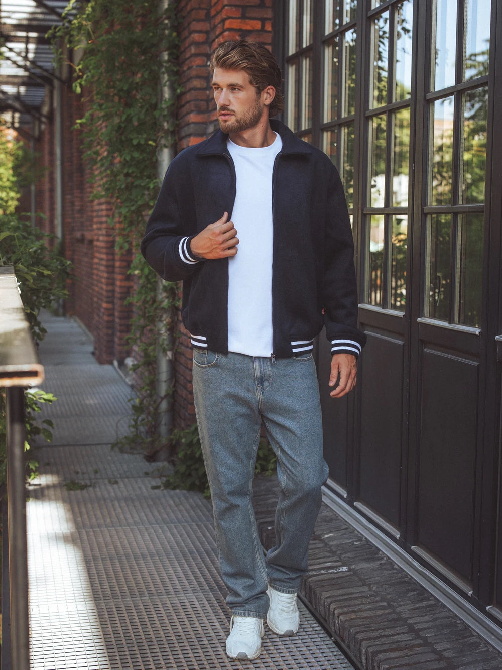 Marineblaue Collegejacke
