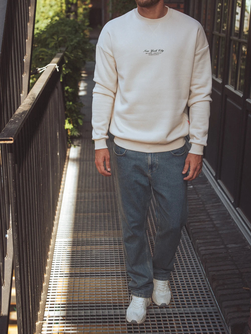 Creme New York Oversized Pullover