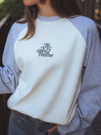 Graues Raglan-Langarmshirt