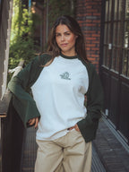 Grünes Langarmshirt mit Raglanärmeln