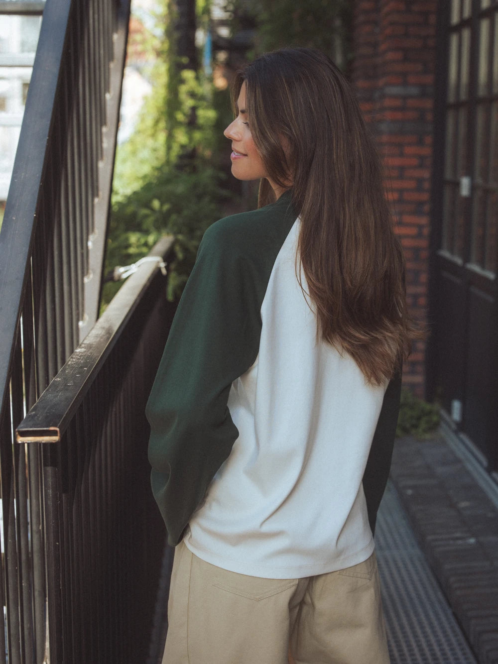 Grünes Langarmshirt mit Raglanärmeln