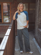 Blaues Raglan-T-Shirt