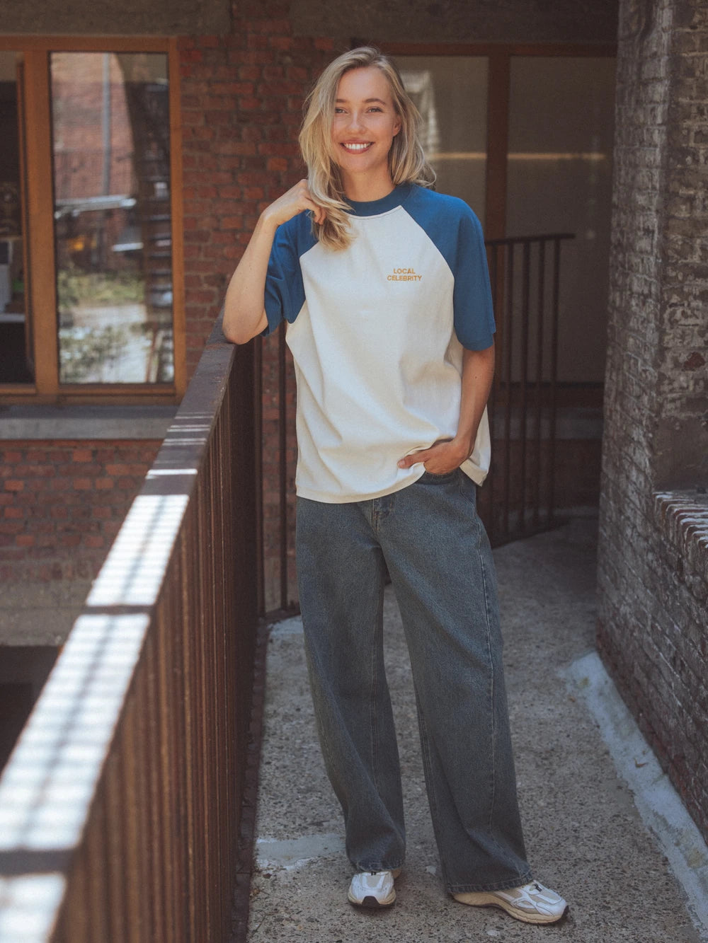 Blaues Raglan-T-Shirt