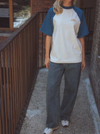 Blaues Raglan-T-Shirt