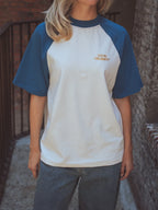 Blaues Raglan-T-Shirt