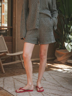 Grüne Häkel-Shorts