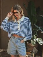 Hellblau gestreiftes Oversized-Polo