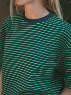 Grün gestreiftes, weiches T-Shirt
