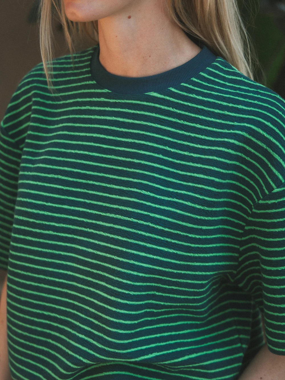 Grün gestreiftes, weiches T-Shirt