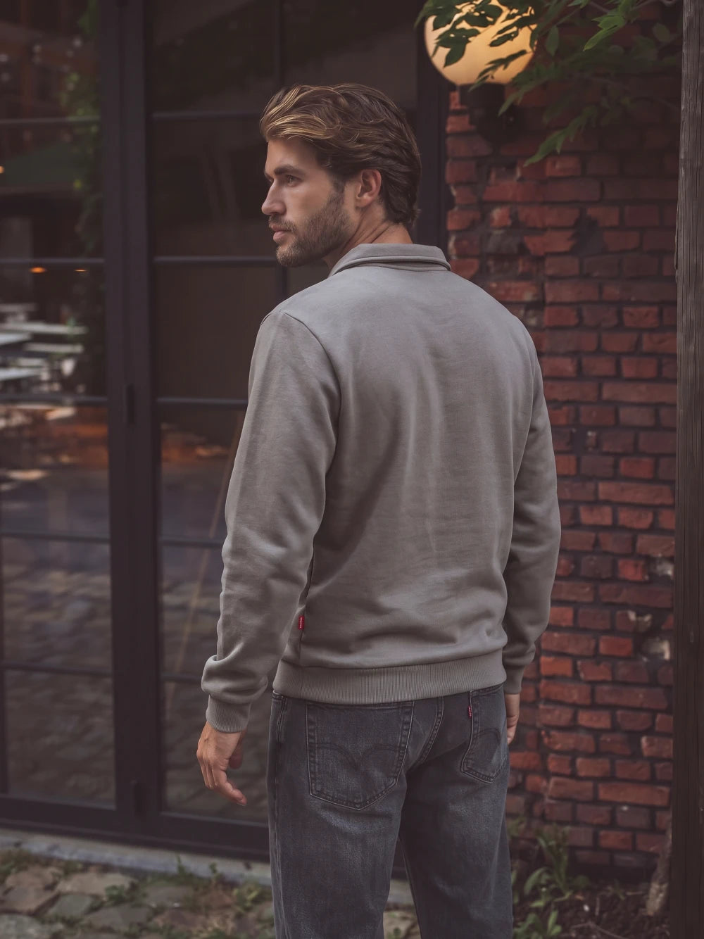 Dunkelgrauer Polo-Pullover mit Reißverschluss