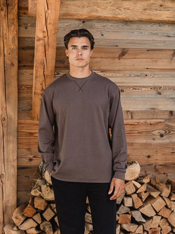 Braunes Oversize-Langarmshirt