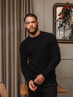 Schwarzer Wollpullover mit Rundhalsausschnitt