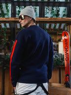 Marineblauer Strickpullover für den Skiclub