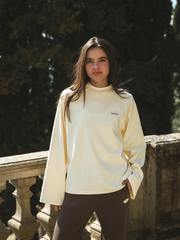 Buttergelbes Raglan-Langarmshirt
