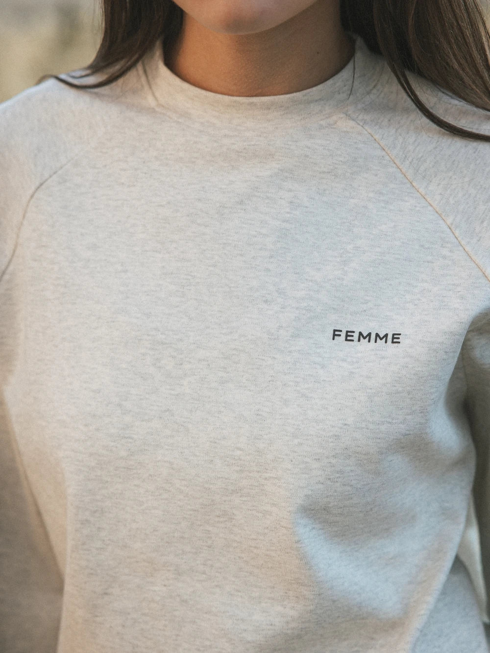 Graues Raglan-Langarmshirt