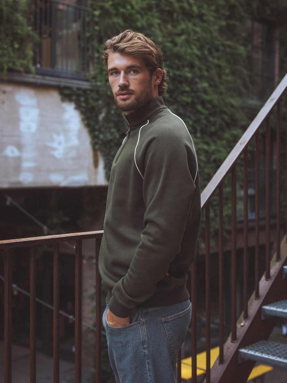 Armee-Raglan-Pullover