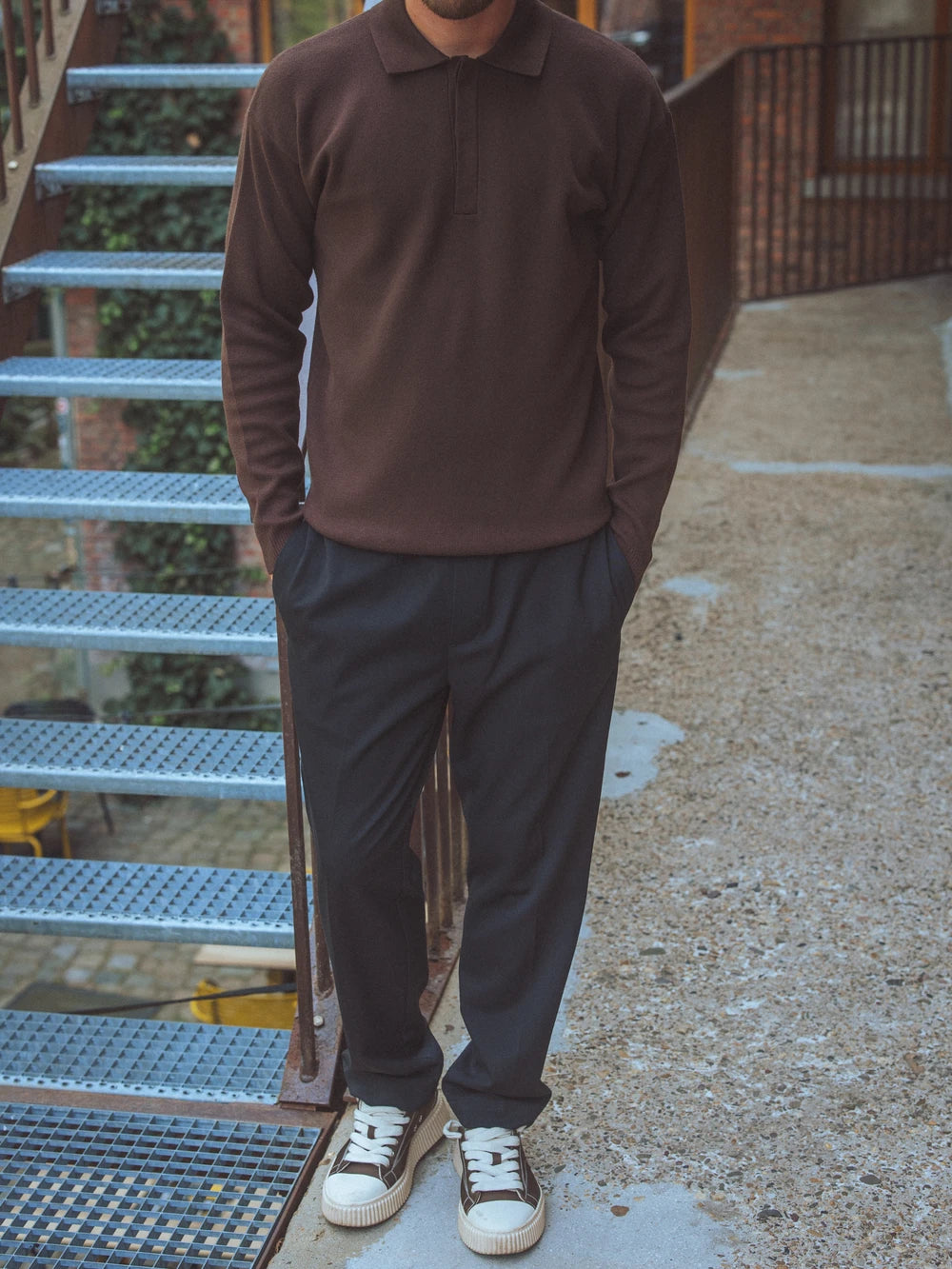 Braunes Oversize-Strickpolo