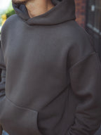Dunkelbrauner Oversize-Kapuzenpullover
