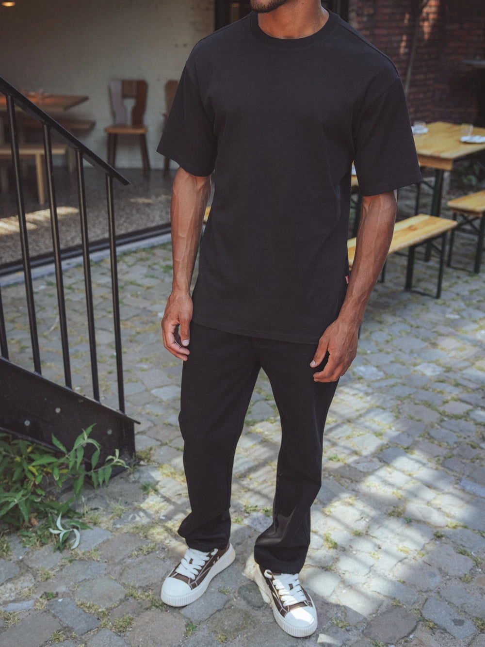 Schwarzes Oversize-T-Shirt