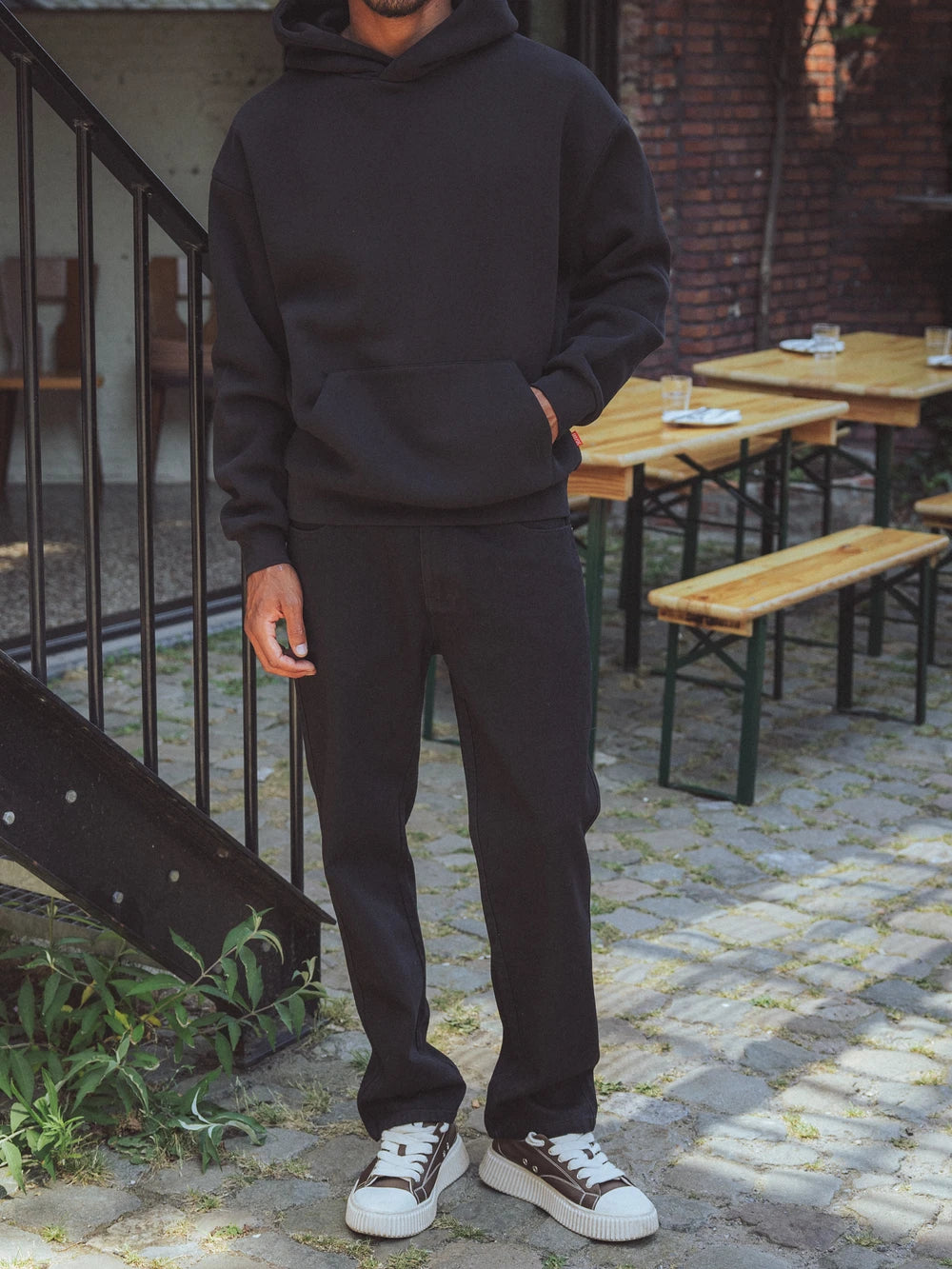 Schwarzer Oversize-Kapuzenpullover