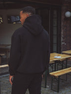Schwarzer Oversize-Kapuzenpullover