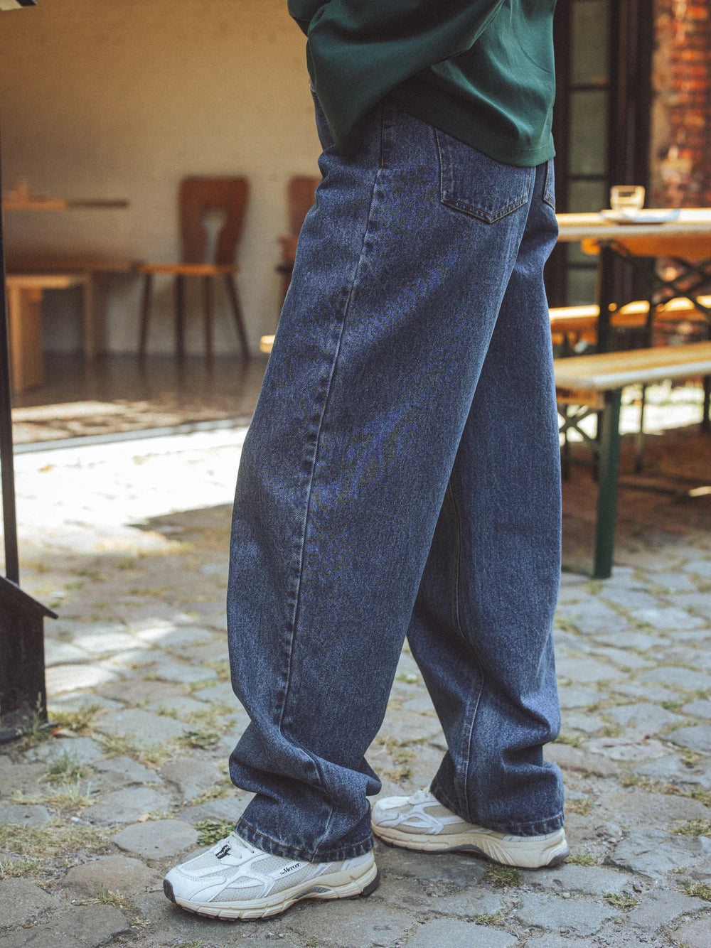 Dunkelblaue gewaschene Damenjeans